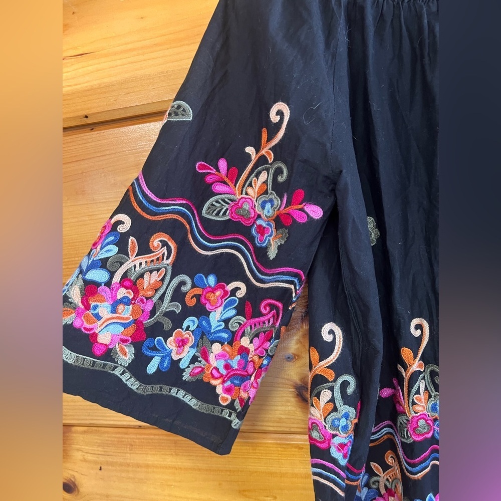 Studio West women's Embroidered off Shoulder Top size L 3/4 Sleeve - Picture 3 of 5